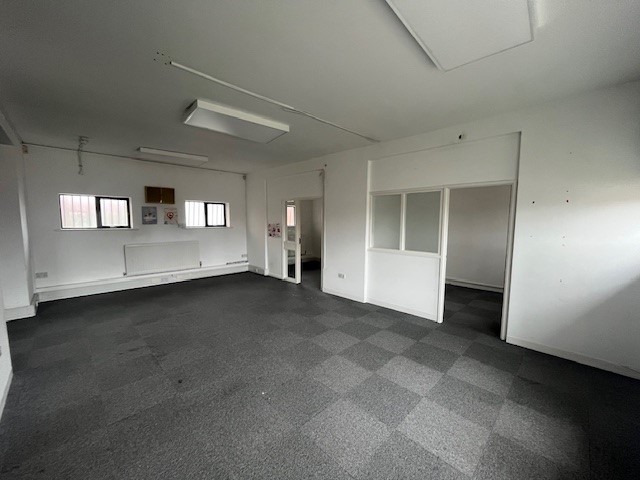 Office in Wednesfield - photo 3